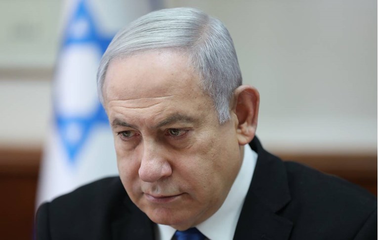 Izraelski premijer Netanyahu napušta ministarske dužnosti, ali ostaje premijer